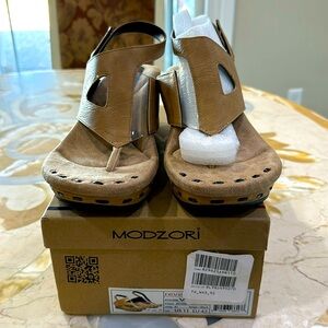 NIB MODZORI reversible sandal Size 11